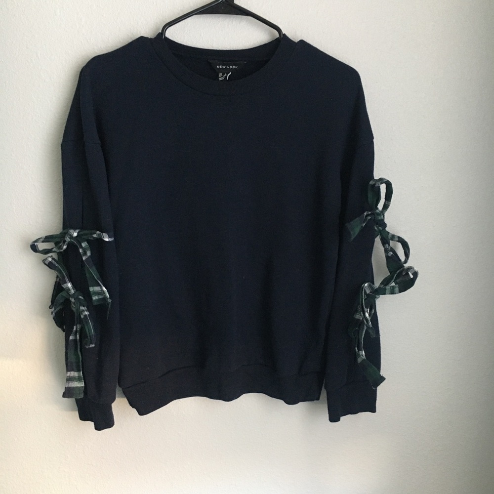 New Look Ribbon Crewneck Sweatshirt